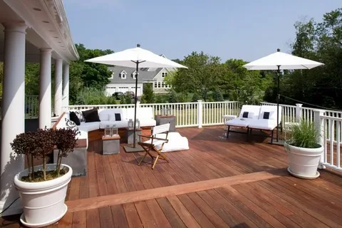 outdoor living design and build Deck and railings by Delghavi design and build